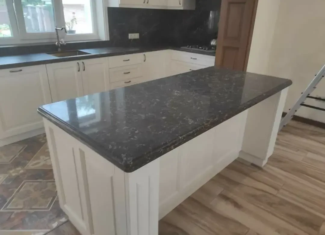 Житлові приміщення Avant Quartz 9005 Бурбонне