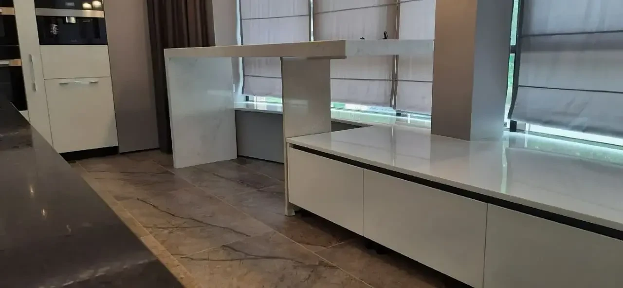 Житлові приміщення Avant Quartz 7100 Статуаріо Лілль