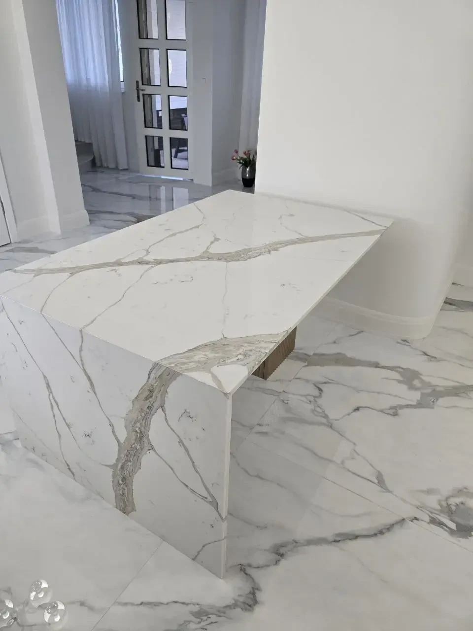 Житлові приміщення Avant Quartz 7030 Calacatta Chenonceau
