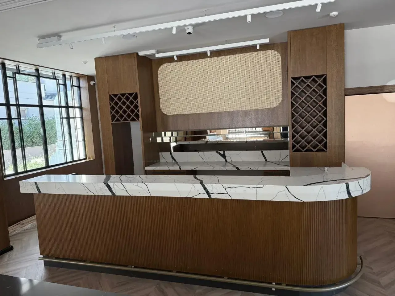Кухня Avant Quartz 7300 Calacatta Ajaccio