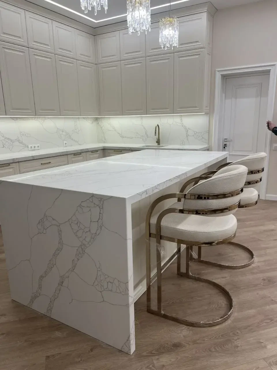 Кухня Avant Quartz 7470 Calacatta Bearn