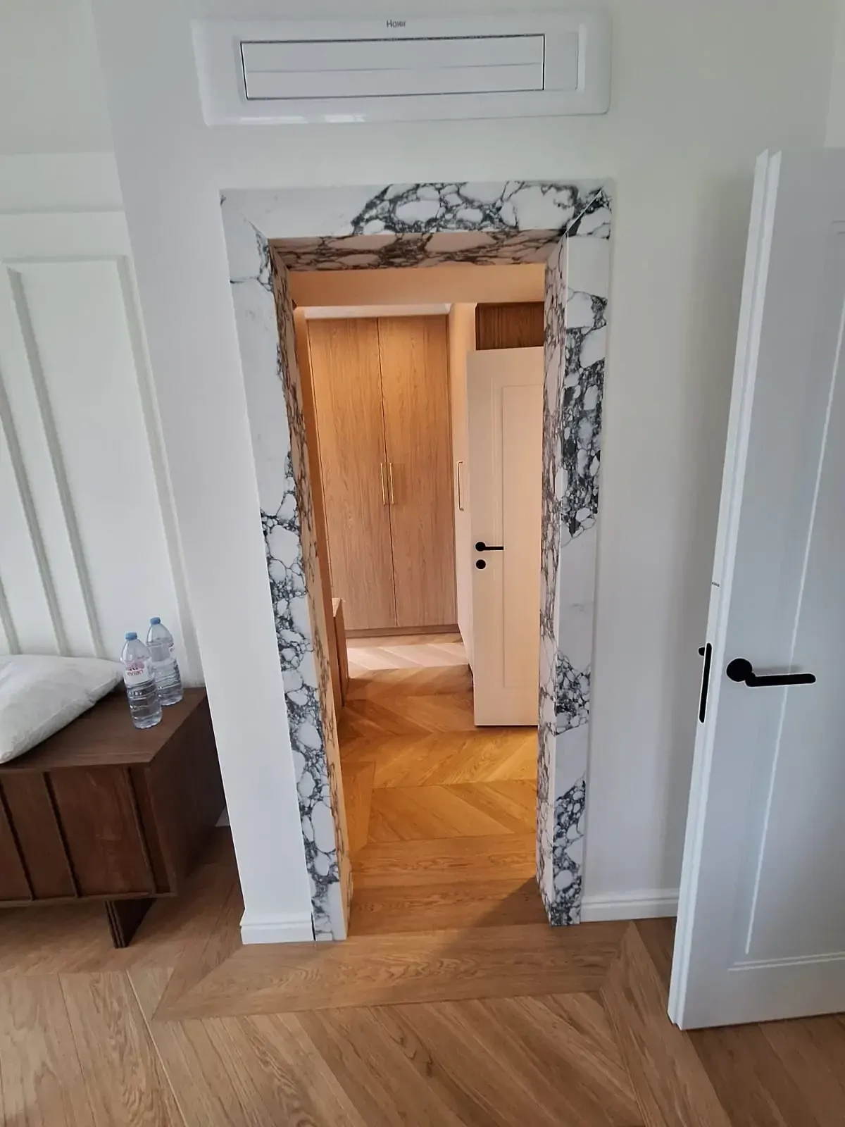 Житлові приміщення Avant Quartz 9070 Arabescato Alencon
