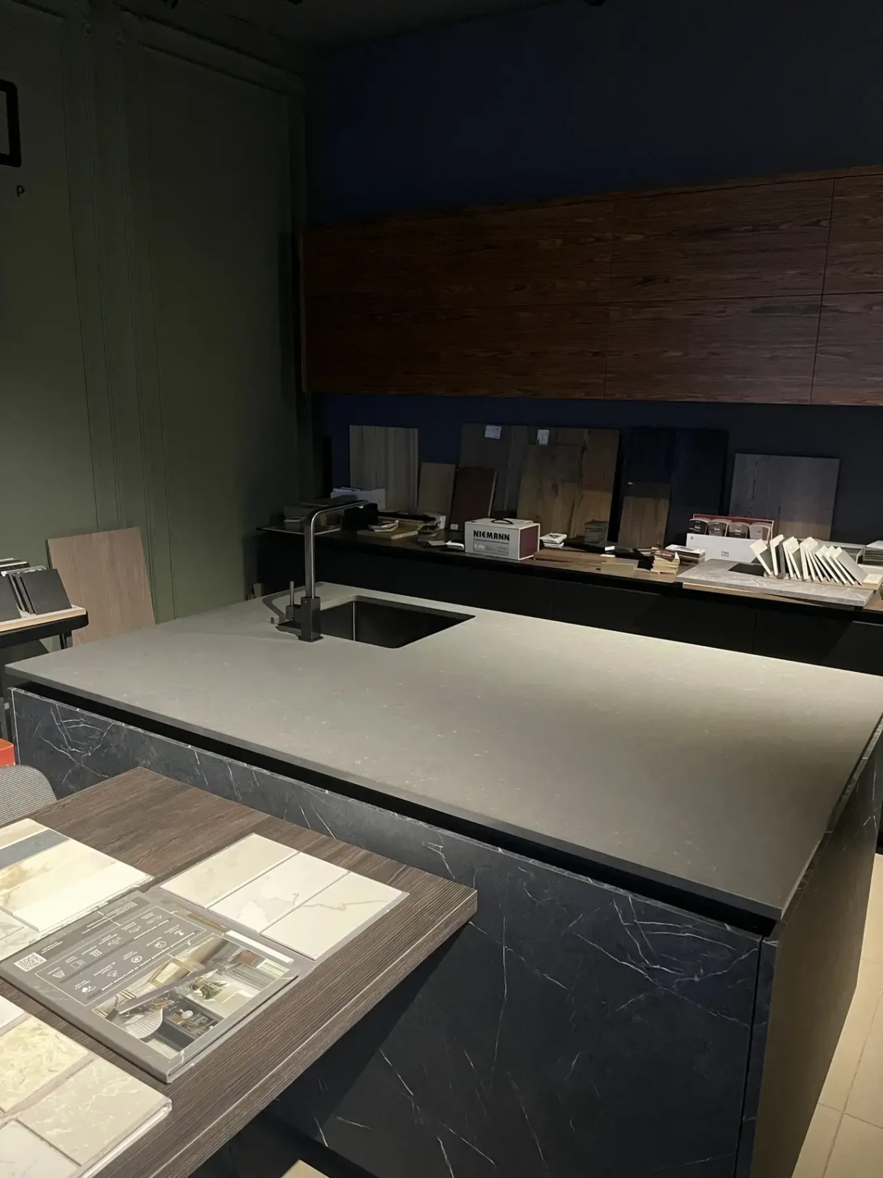Кухня Caesarstone 4120 Raven