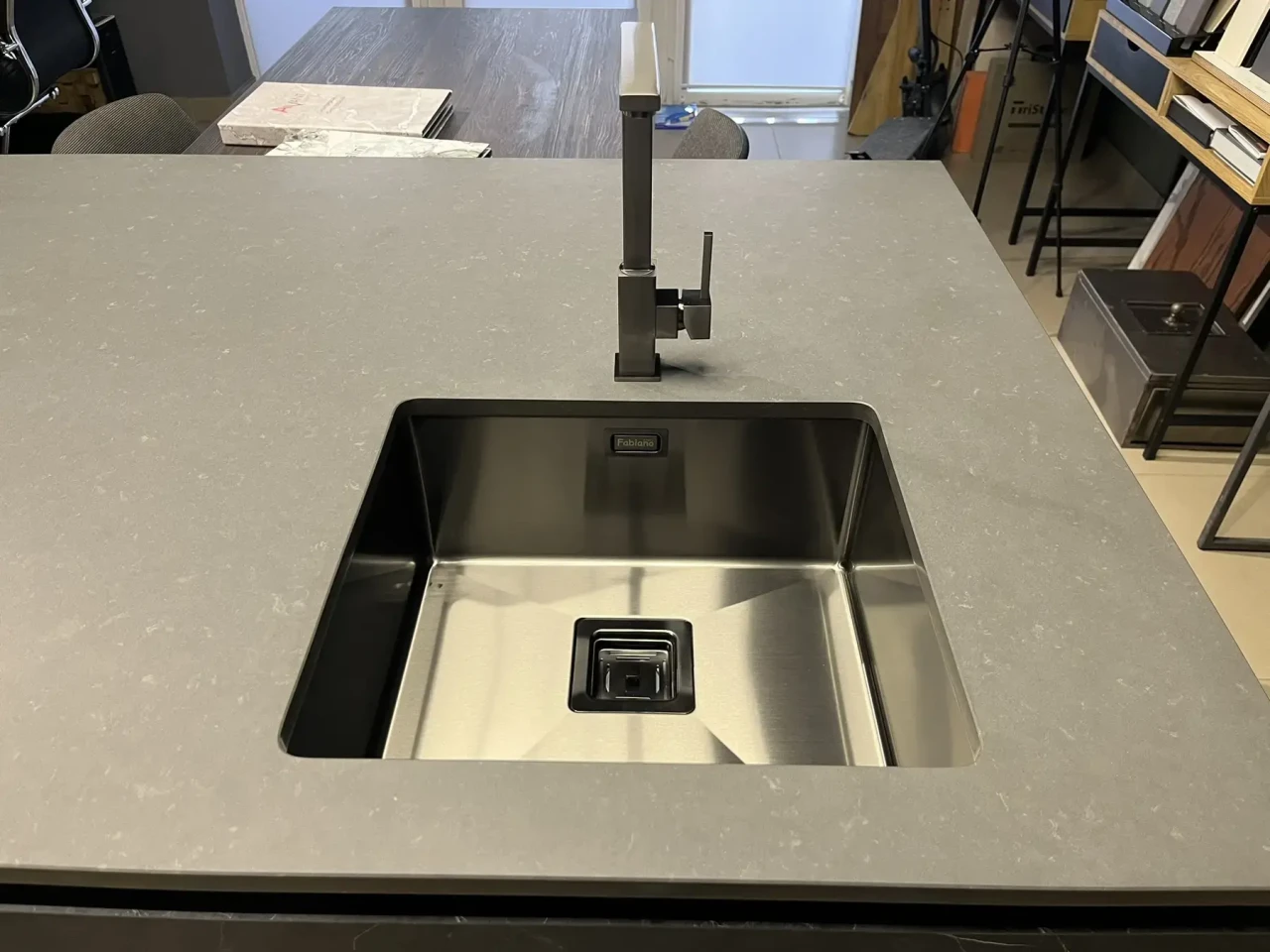 Кухня Caesarstone 4120 Raven