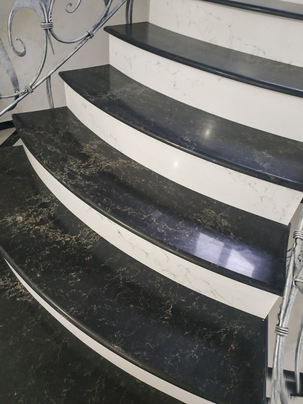 Сходи Caesarstone 5100 Vanilla Noir
