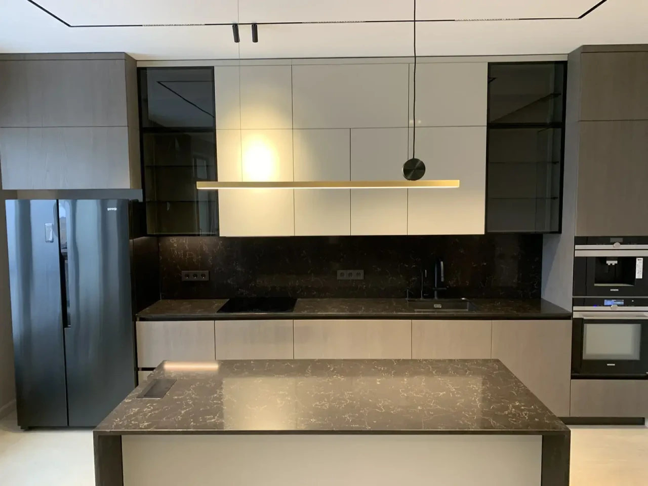 Кухня Caesarstone 5100 Vanilla Noir