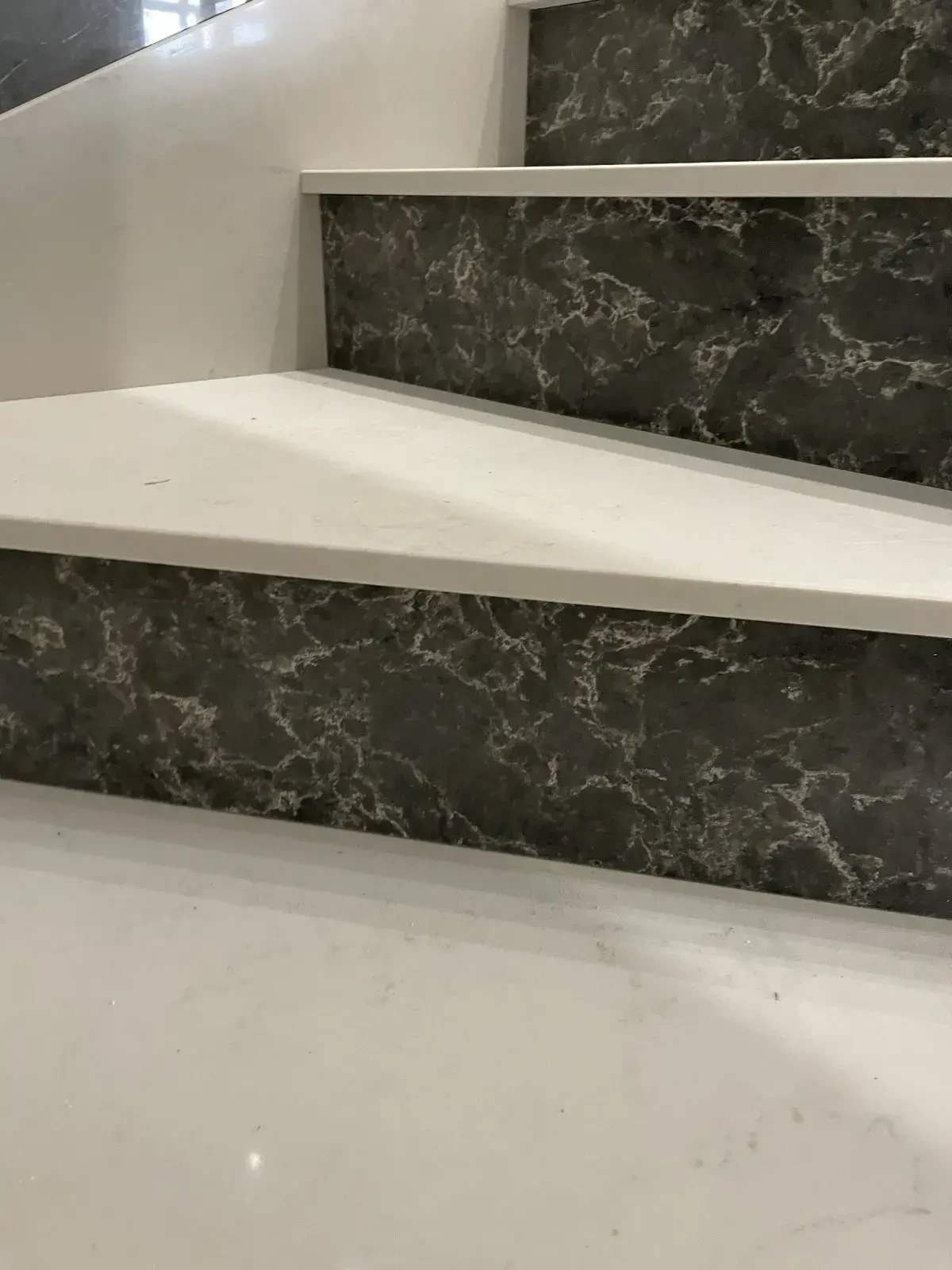 Сходи Caesarstone 6003 Coastal Grey
